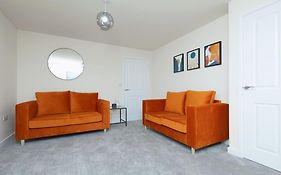 Prime Location & Free Parking Stylish 3-Bed Home